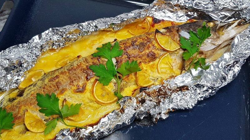 Сочная щука на гриле с яблоком и луком, запеченная в фольге, - деликатес, который понравится всем собравшимся на пикник